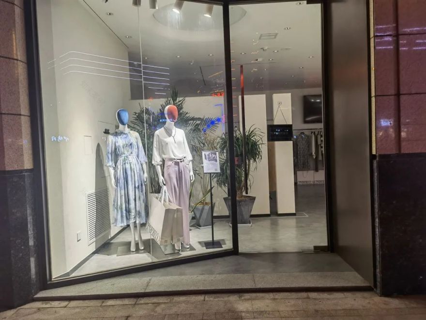 异乡夜色 · 小店的千姿百态丨黄兴国-11