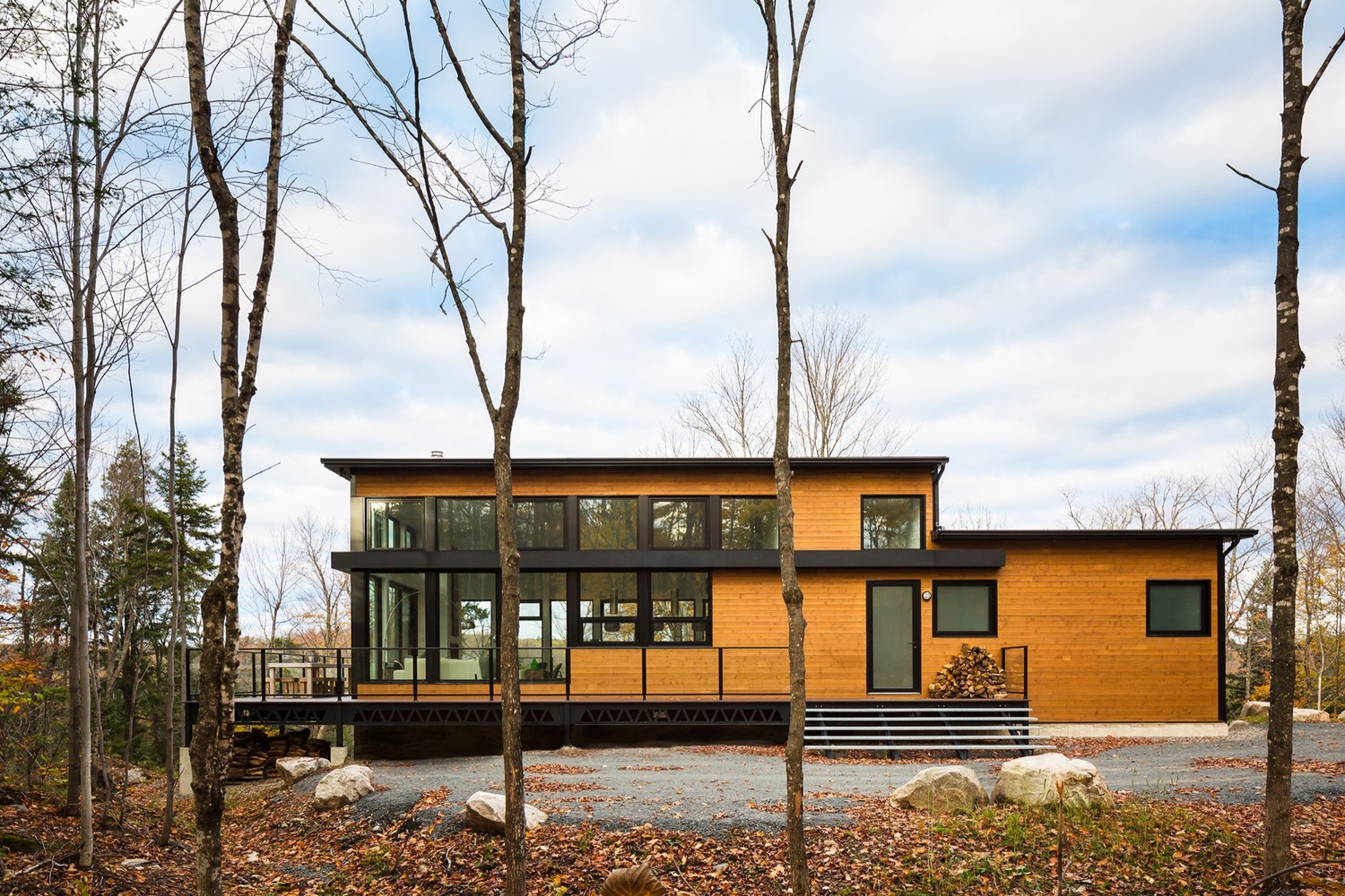 加拿大圣劳伦斯 12-249 别墅 | 现代简约风格融入自然美景-3