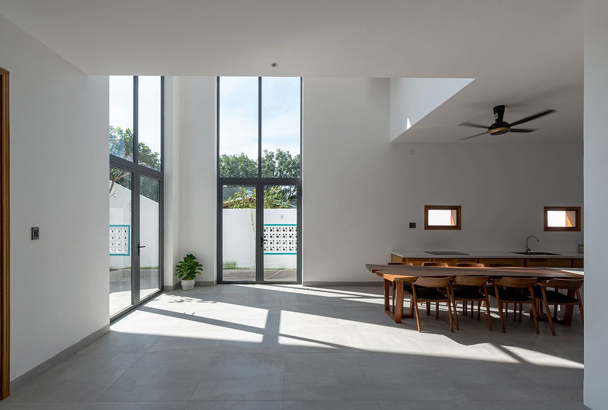 越南 Song Hinh 住宅 | 融合室外景观与室内设计的现代家庭住宅-21