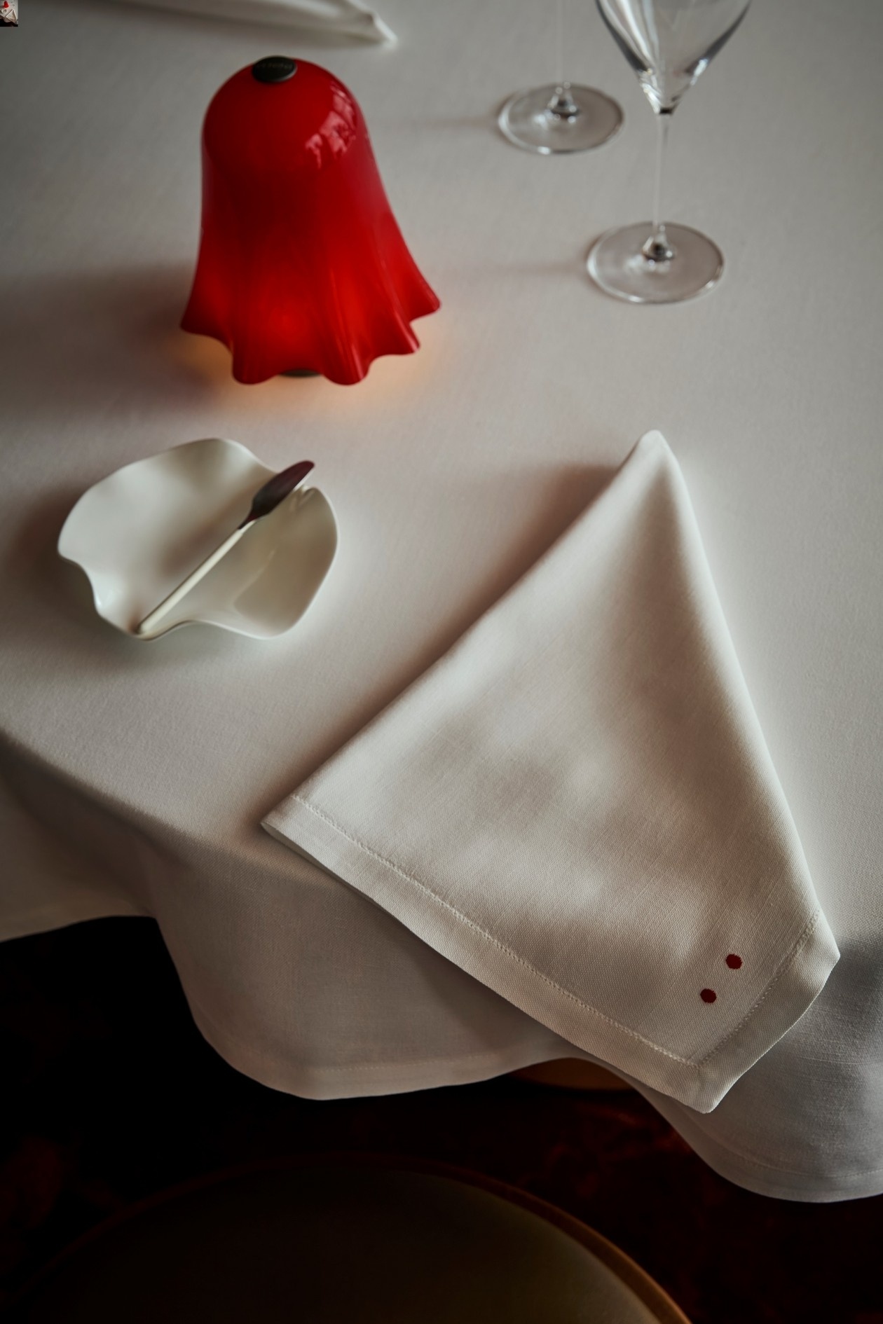 KICK.OFFICE | 一家用色大胆的餐饮空间-11