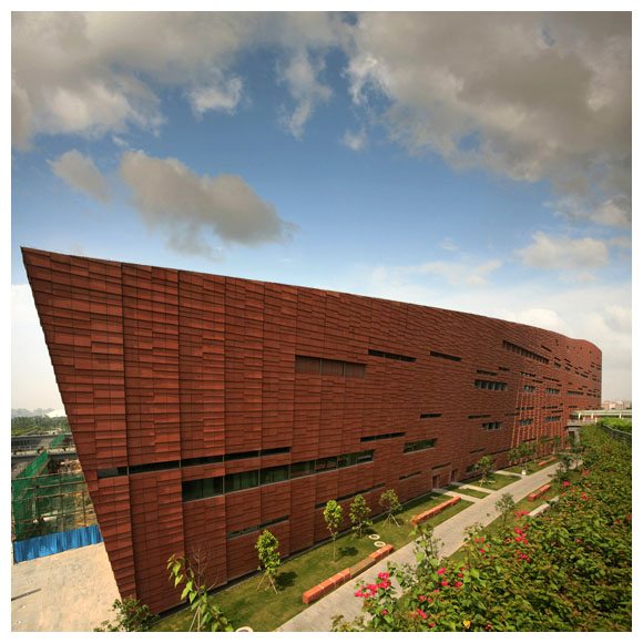 人造紅色峽谷，廣州白雲國際會議中心／BURO II + CITIC | FAM-25