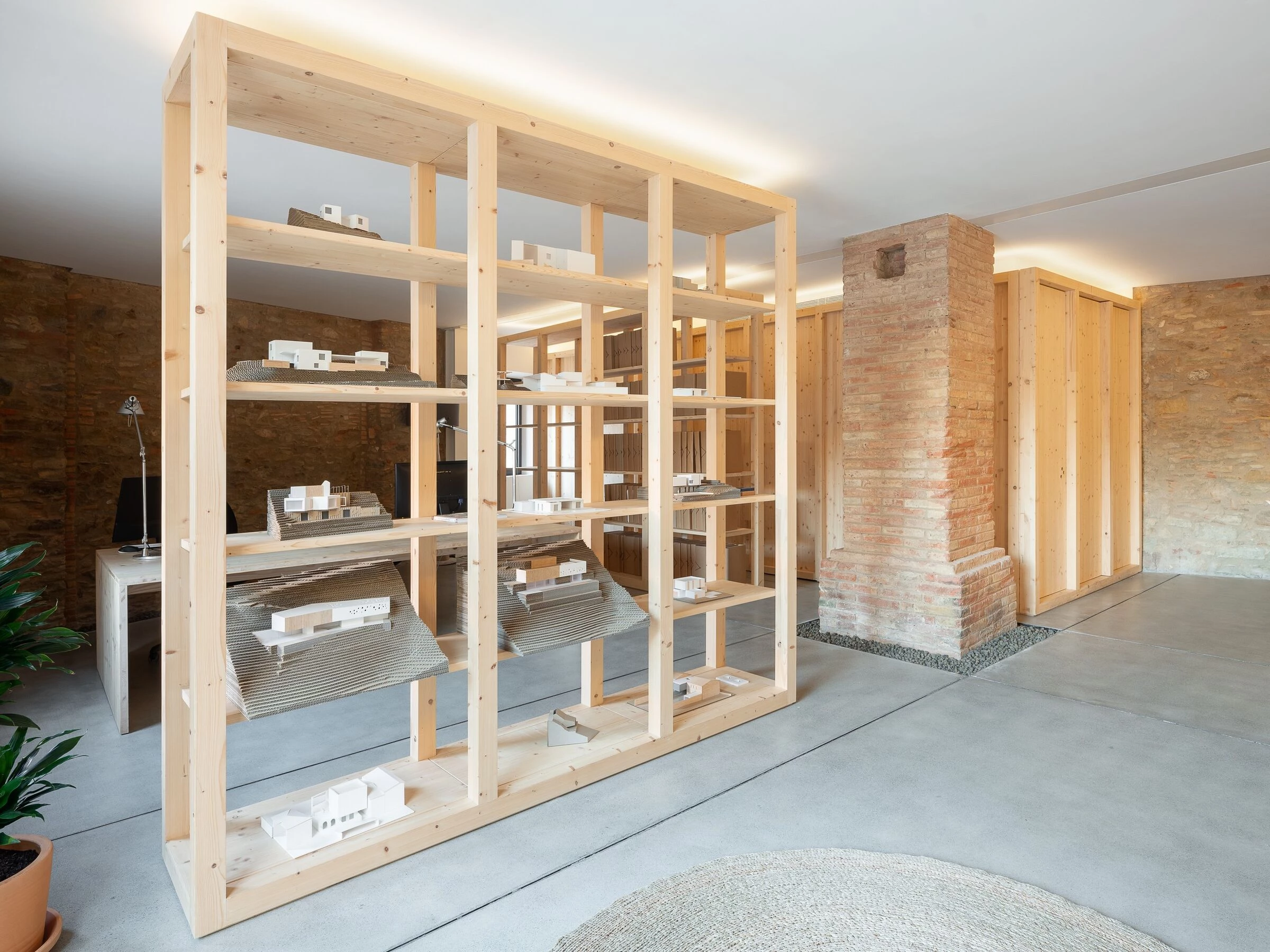 旧仓库新生 · Nordest Arquitectura 打造西班牙古村办公室-37