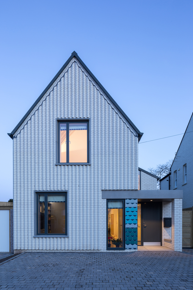 Mole Architects turn old, Edwardian British garage into contemporary, energy efficient dwelling called Fijal House 鼹鼠建筑师变老，爱德华时代的英国车库变成了当代的节能住宅，叫做菲贾尔住宅(FijalHouse)。-6