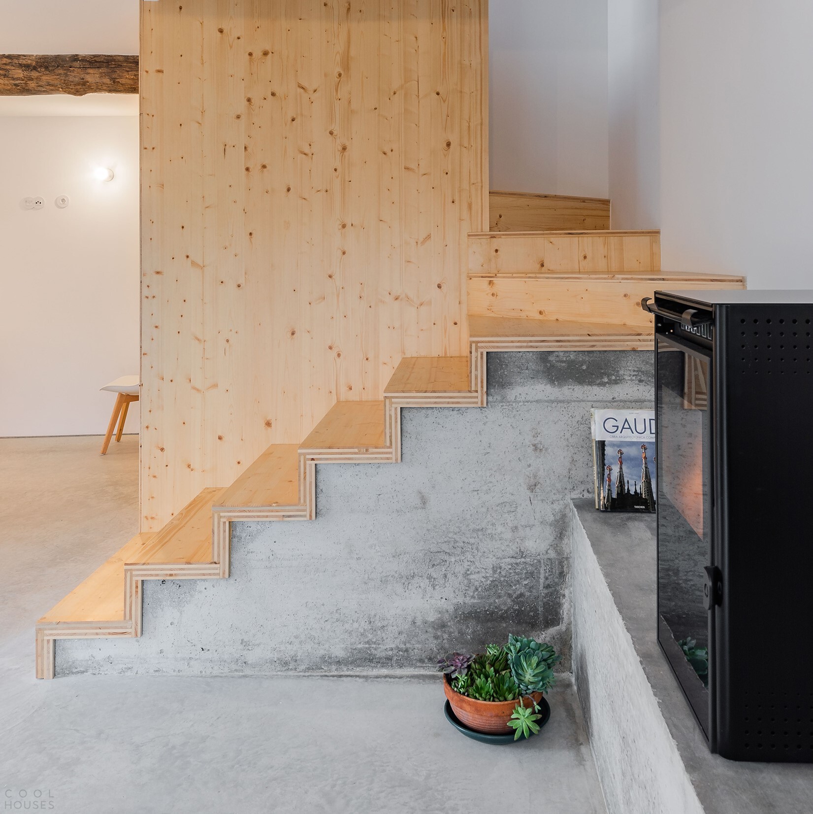 将乡村废弃房屋改造成现代舒适别墅丨葡萄牙丨Filipe Pina建筑工作室-6