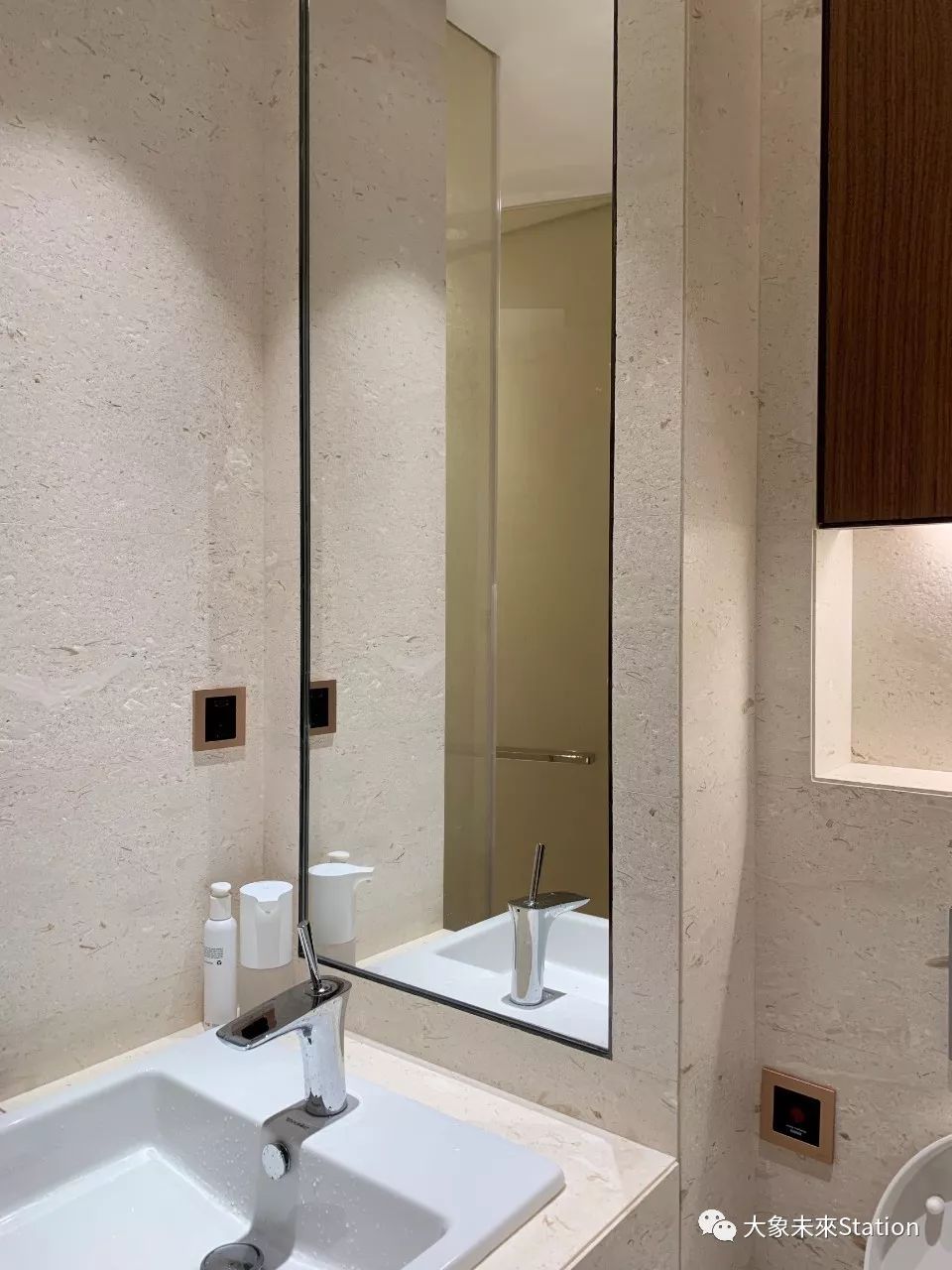 珠江畔的天誉半岛杨宅,融入 270 度江景的现代设计-101