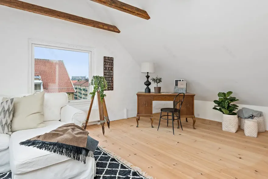 跃层公寓 | 红屋顶下的北欧风情-20