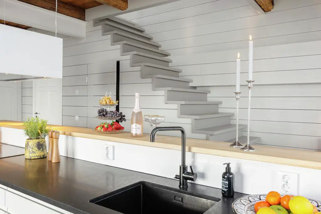 "瑞典 19 世纪古宅现代改造，工业风格窗户展现独特魅力"-6