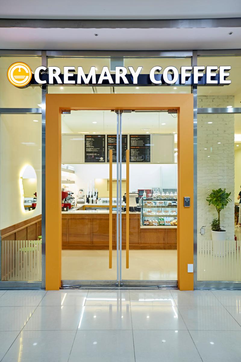 极简 25 平米咖啡馆设计，打造温馨原木空间-13