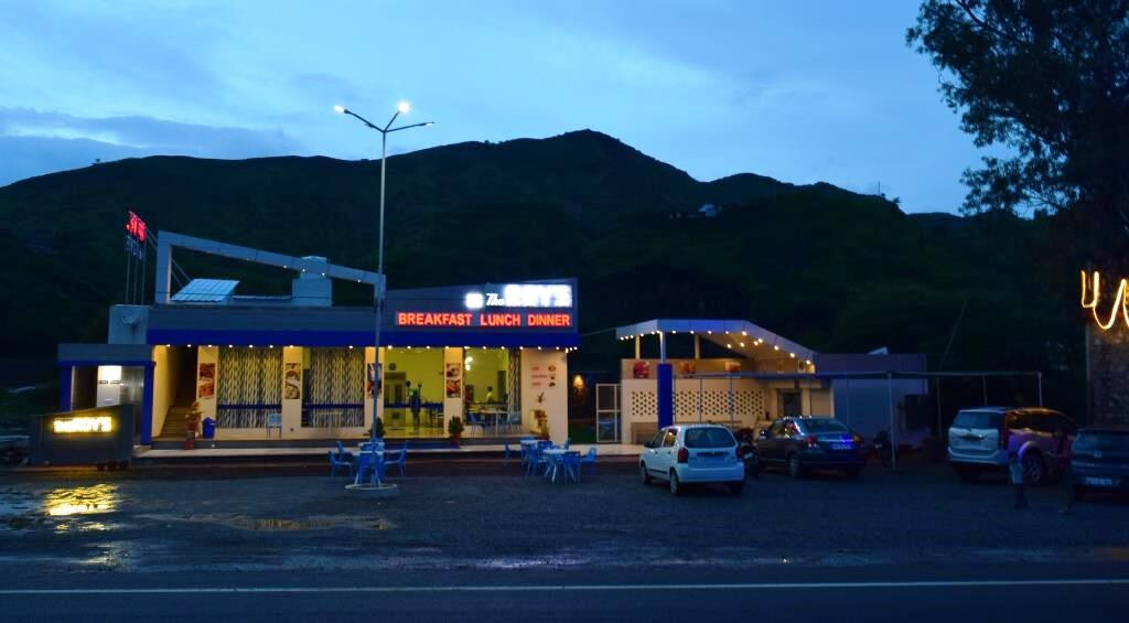 罗伊高速公路餐厅-7