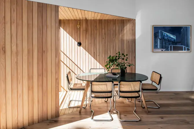 墨尔本的黑色金属小屋 | 极简环保设计惊艳城市景观-12