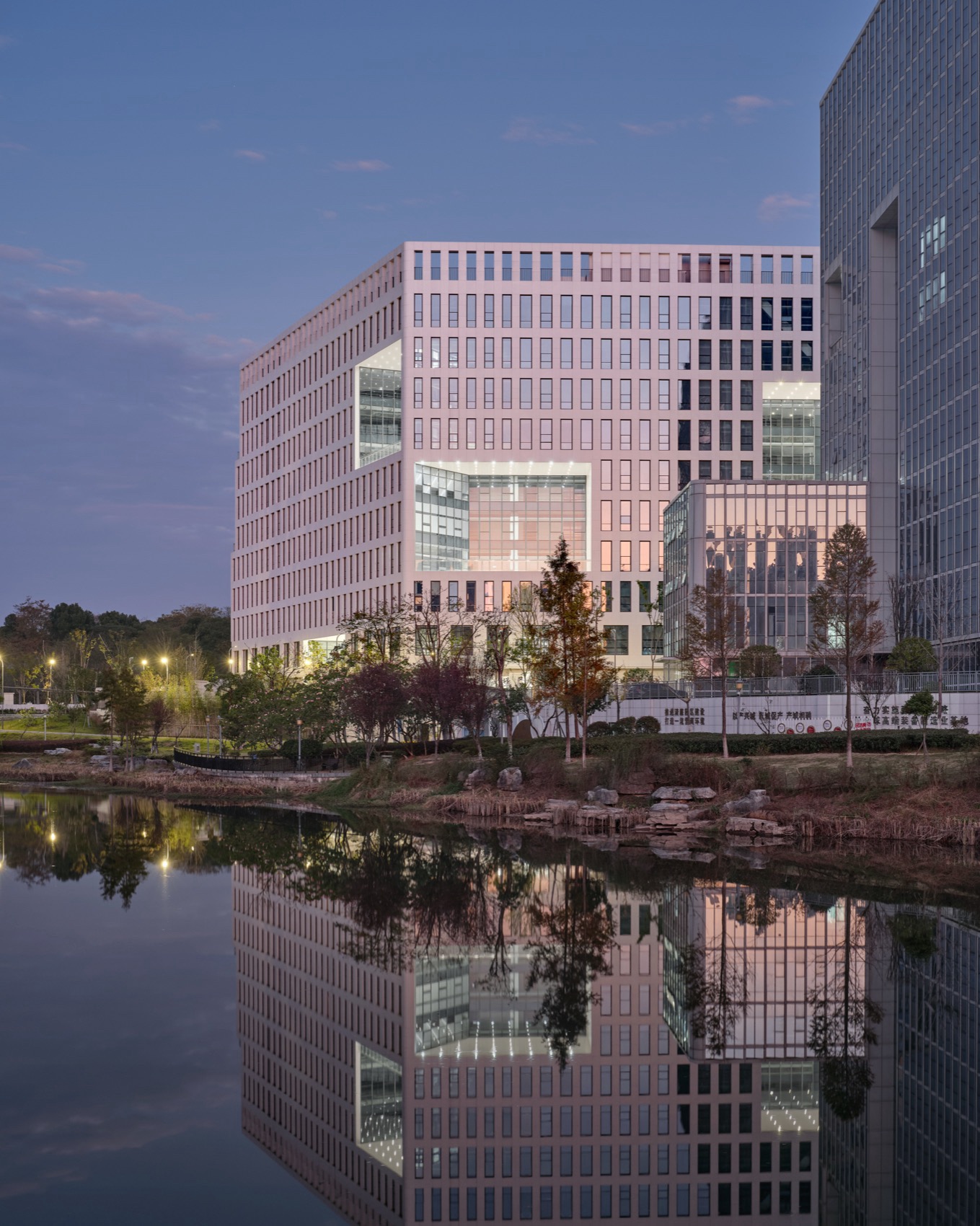 星沙产业基地自贸总部大楼丨中国长沙丨以靠建筑Leeko Architects-71