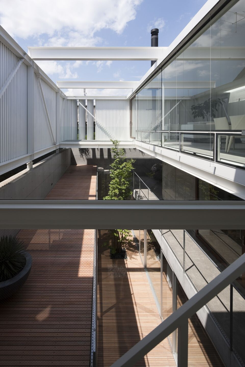 东京私密寓所的庭院光影之美-16