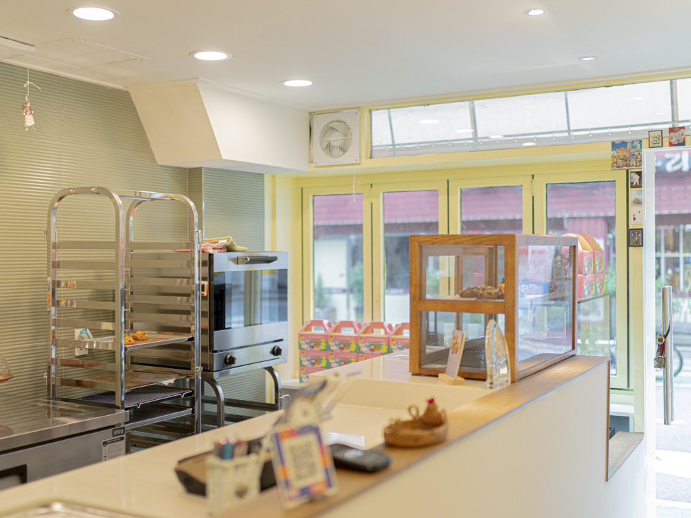 白色与原木的温馨小空间-7