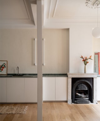 旧城公寓的现代翻新 | 开放式布局与环保元素的融合-12