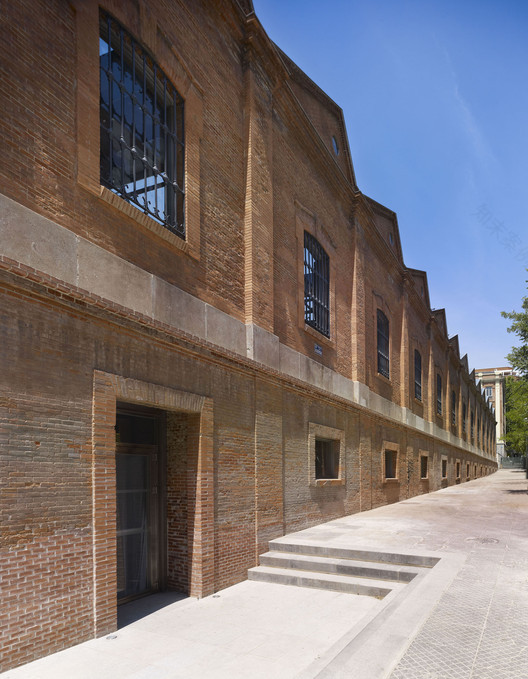 Daoíz y Velarde Cultural Center Rafael De La-1