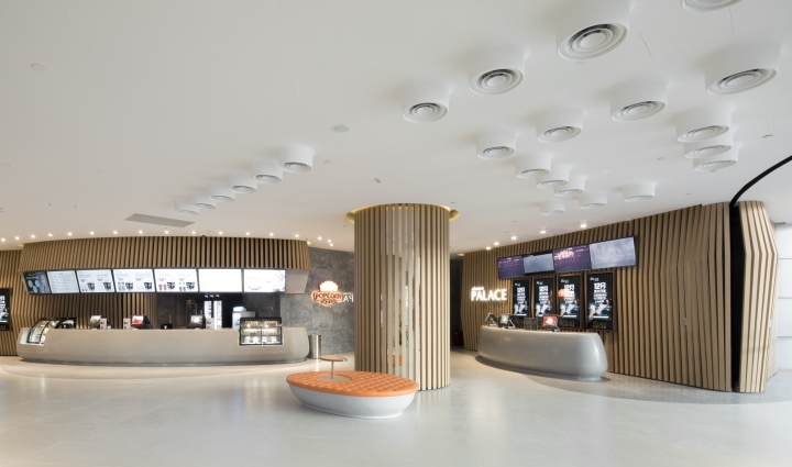 翻阅剧本的宫殿电影院-4