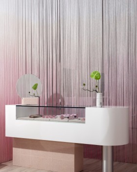 纽约 Soho 区的淡粉色优雅空间——Glam Seamless 接发店