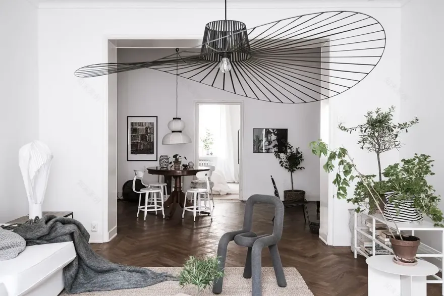 悬浮魅力 | Petite Friture 黑色吊灯设计-10