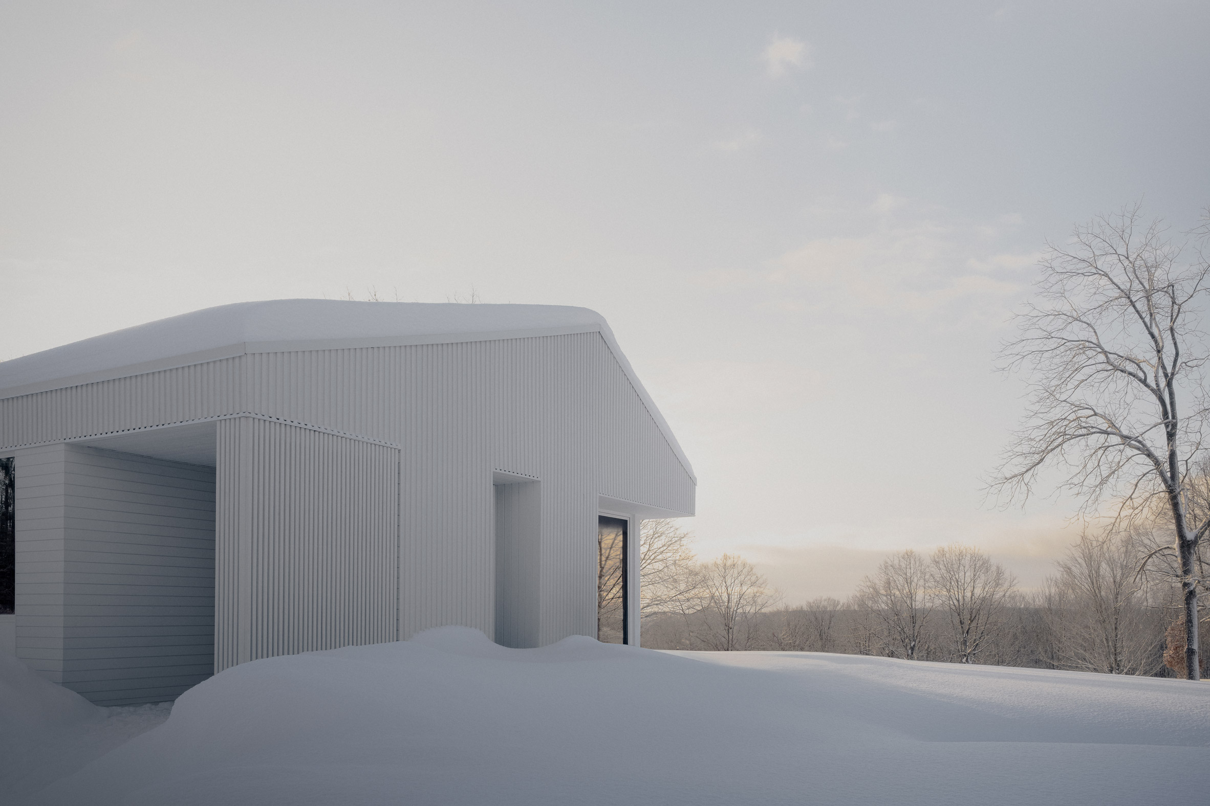 廷伯托普小屋(如果Timbertop有特定的已知地名对应,也可直接用该地名,这里假设为普通称呼进行翻译) 丨加拿大丨Akb Architects-11