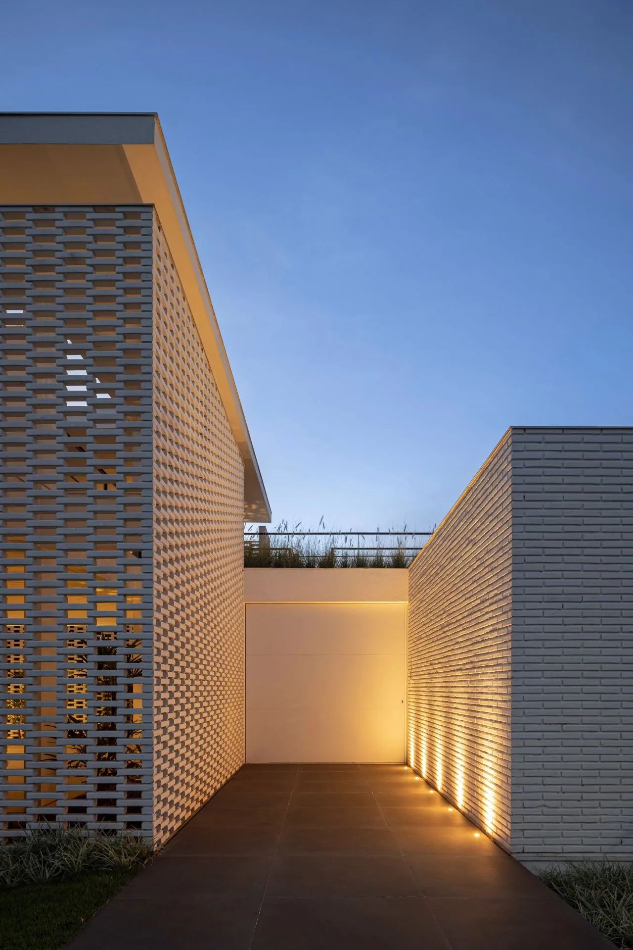 “牛奶蜂巢”屋|White Bricks 住宅丨巴西巴西利亚丨BLOCO Arquitetos-45