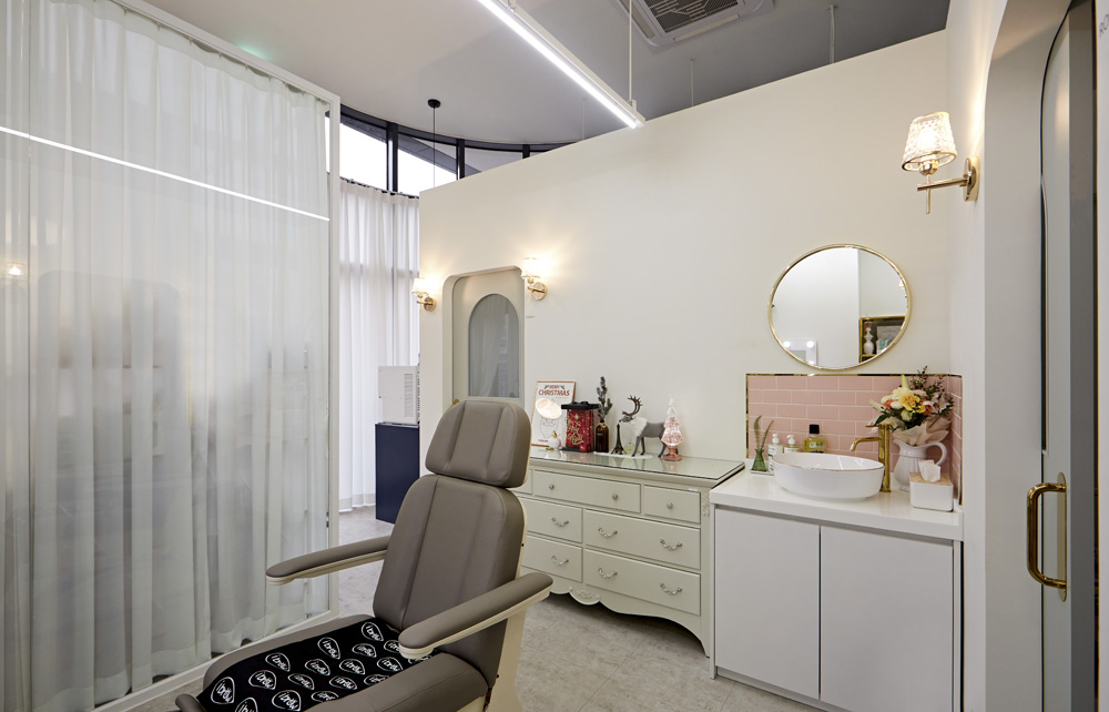 现代简约风 12 平米网购小店室内设计案例-3