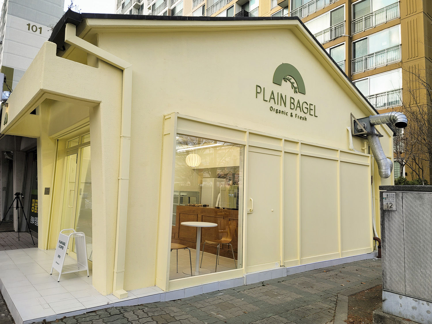 首尔 8 坪可爱面包店，专业室内设计打造温馨空间-13