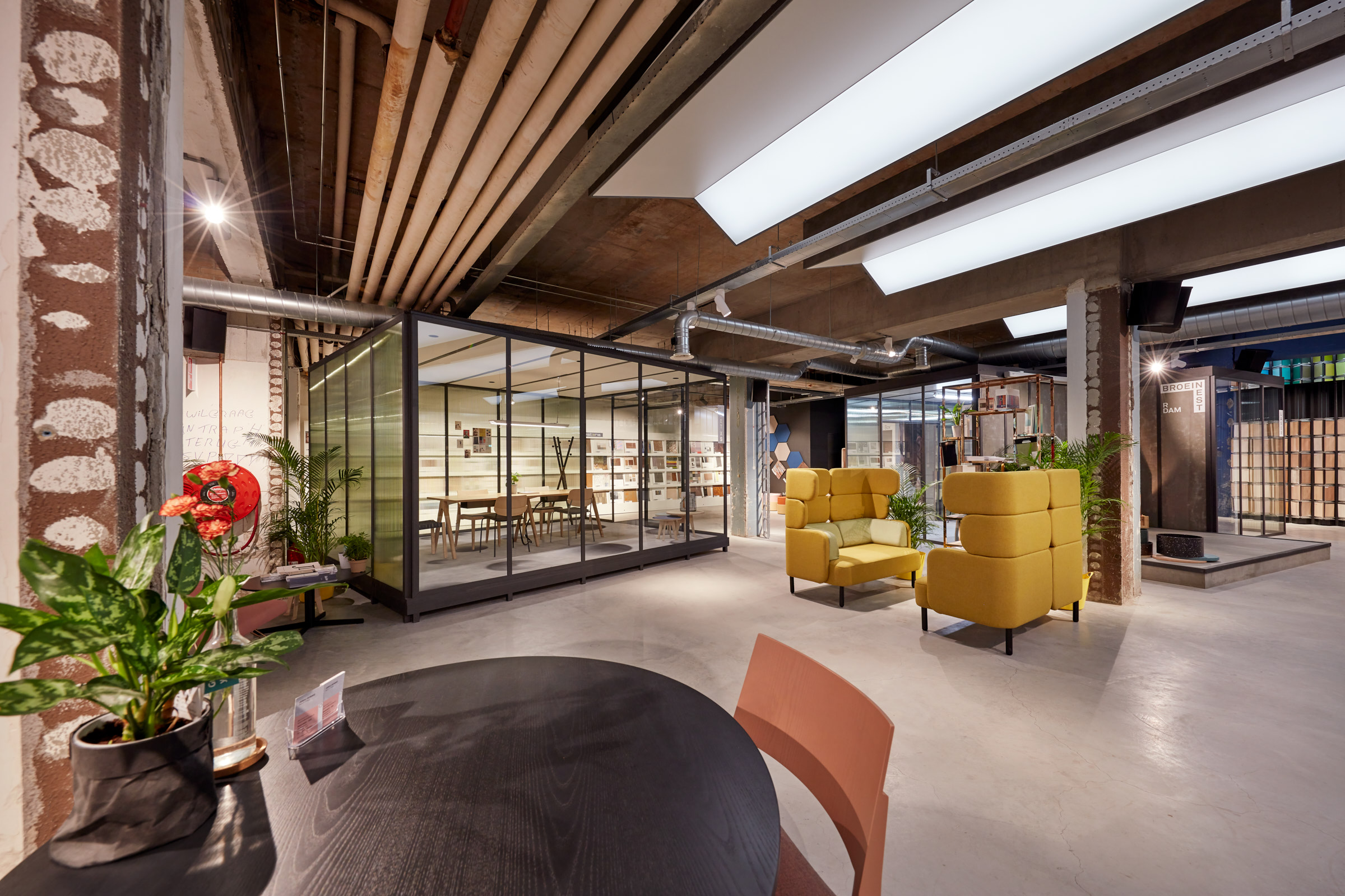 融合工业风与现代气息的荷兰创意中心-12