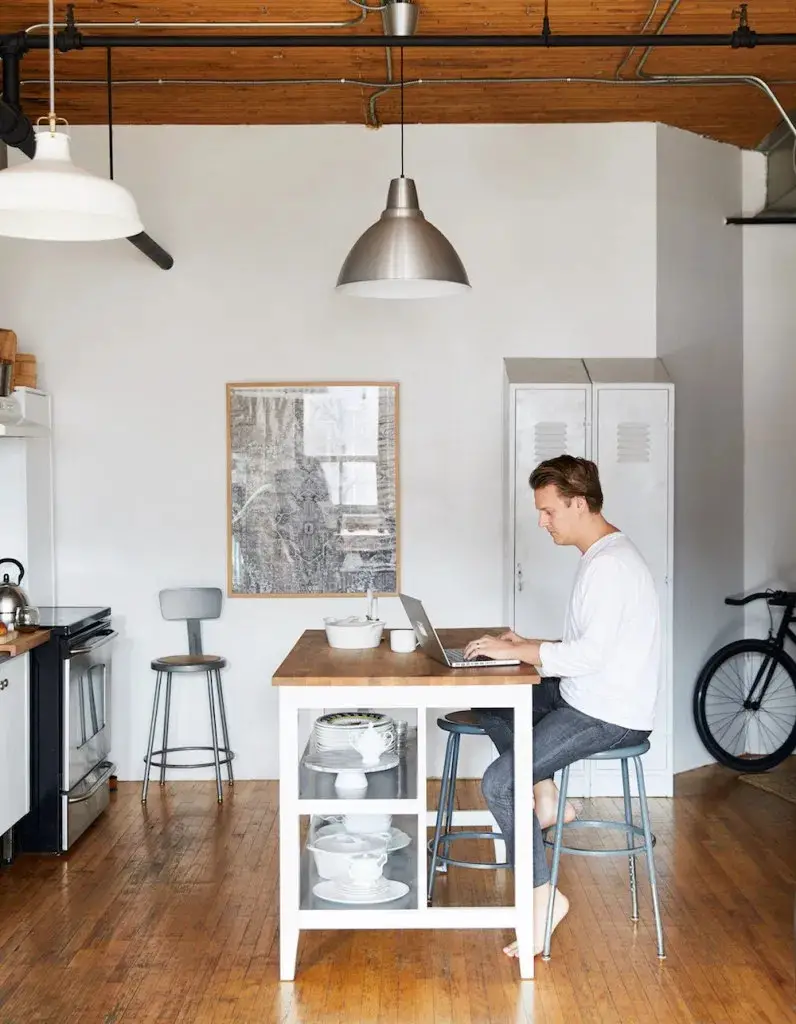 白木绿植，迷你阁楼卧室设计亮点-4