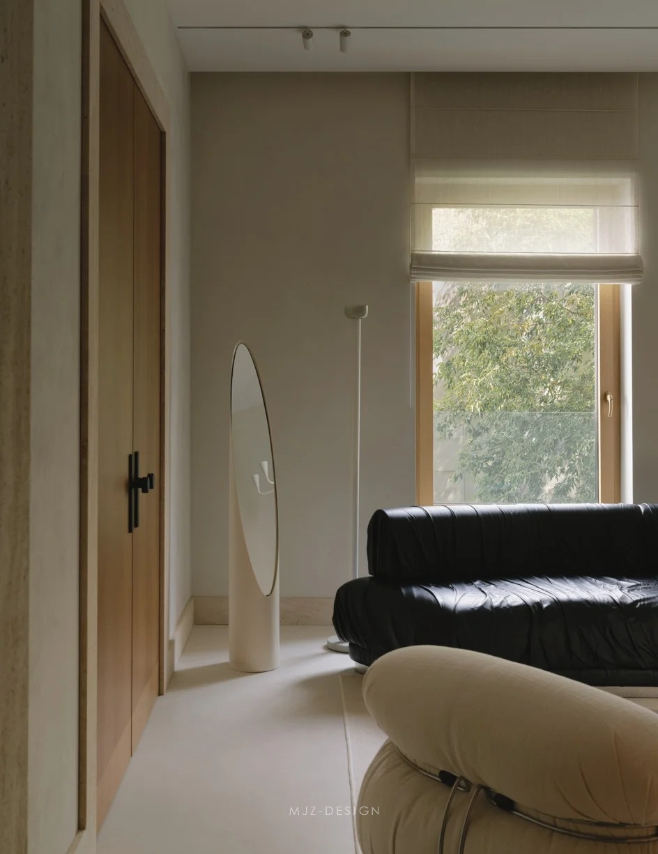 标题68
注:TITUL可能是TÍTULO(西班牙语标题、题目)的拼写错误,按照常见理解进行了翻译 丨俄罗斯莫斯科丨QUADRO ROOM-5