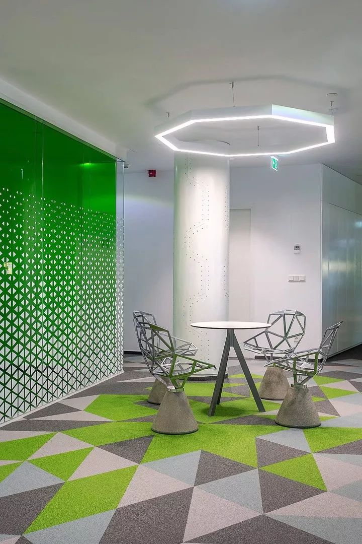 科幻未来主义元素融入的 Thales 泰雷兹办公室设计-47