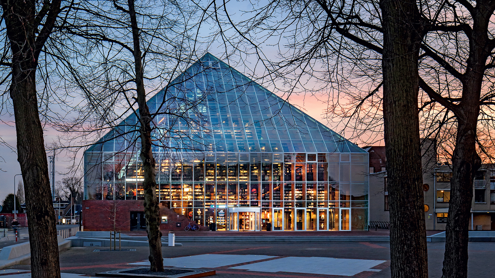 Book Mountain 图书馆 | 集成文化设施的公共空间-0