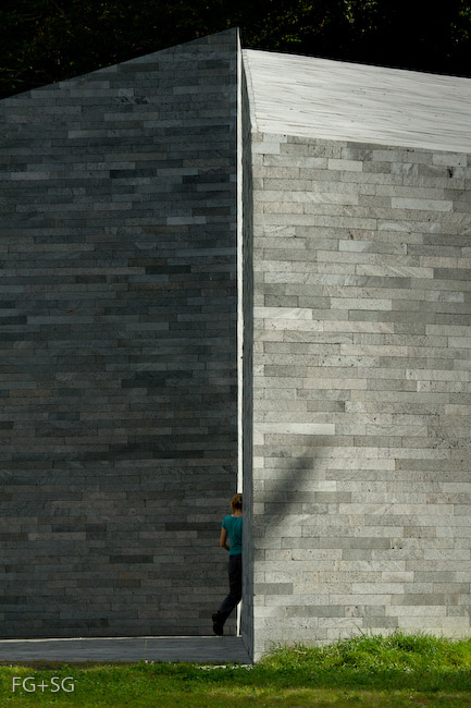 湖畔双砾，葡萄牙 / Aires Mateus-26