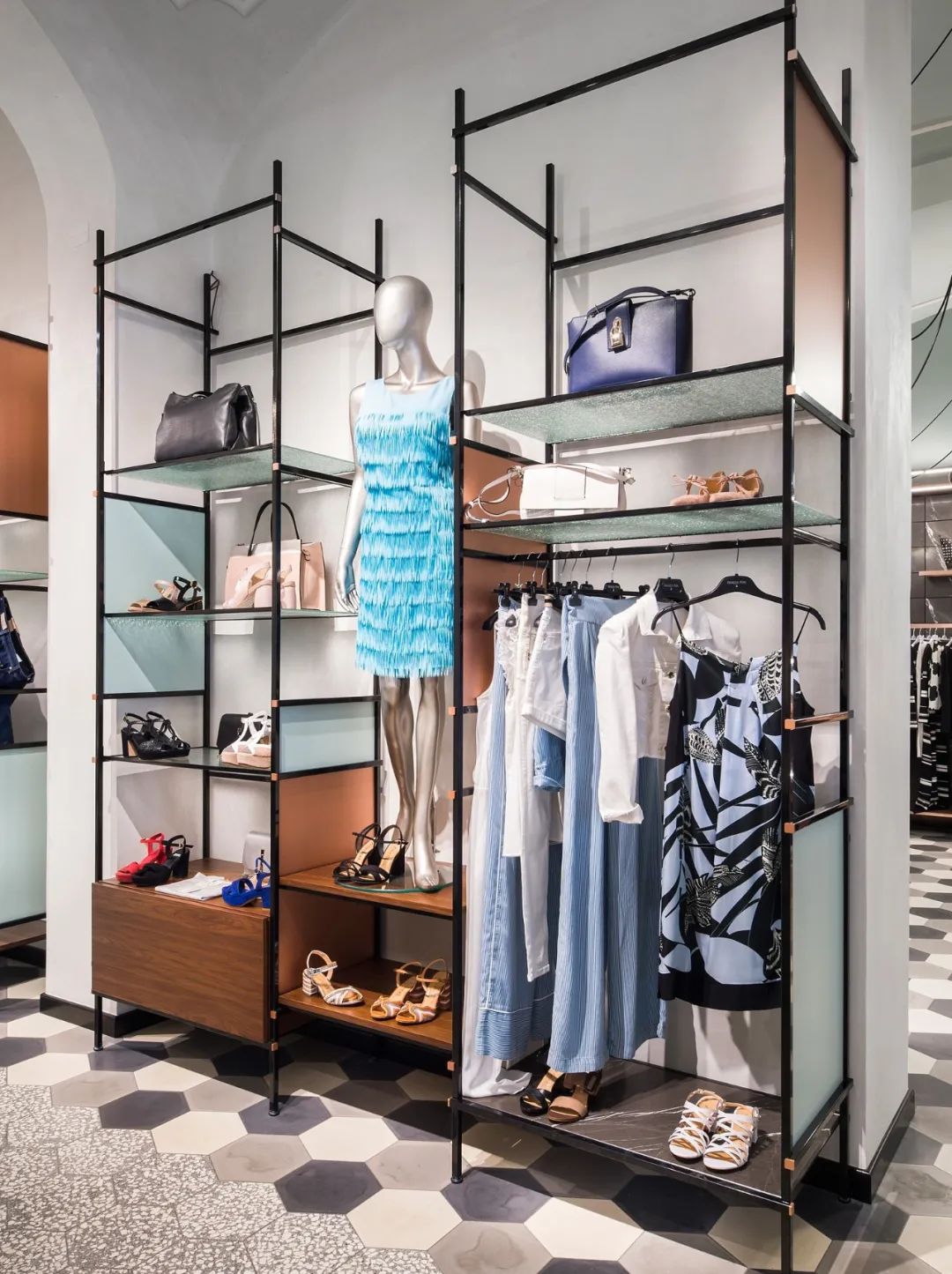 GET STORE DONNA服装店设计-23