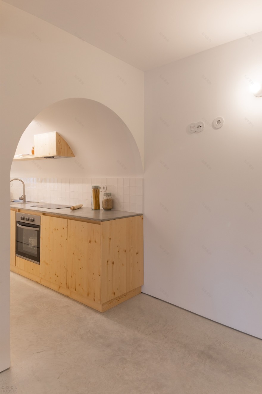 将乡村废弃房屋改造成现代舒适别墅丨葡萄牙丨Filipe Pina建筑工作室-8