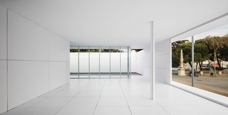 密斯失去物质性 · 空间消解与再构-5