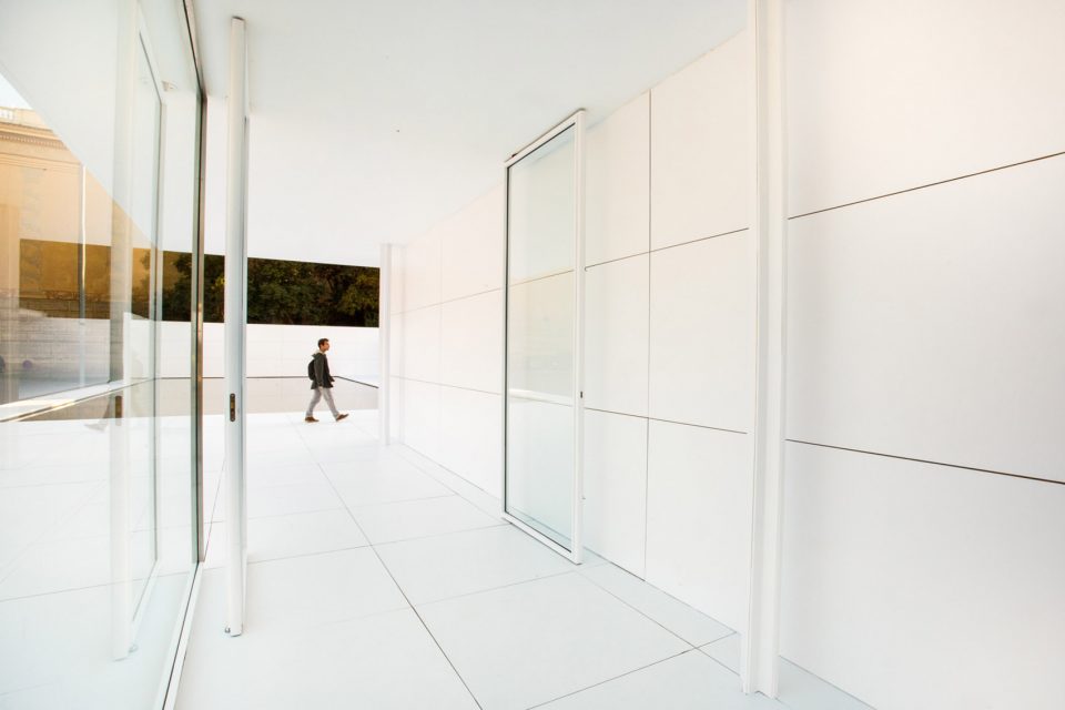 密斯失去物质性 · 空间消解与再构-8