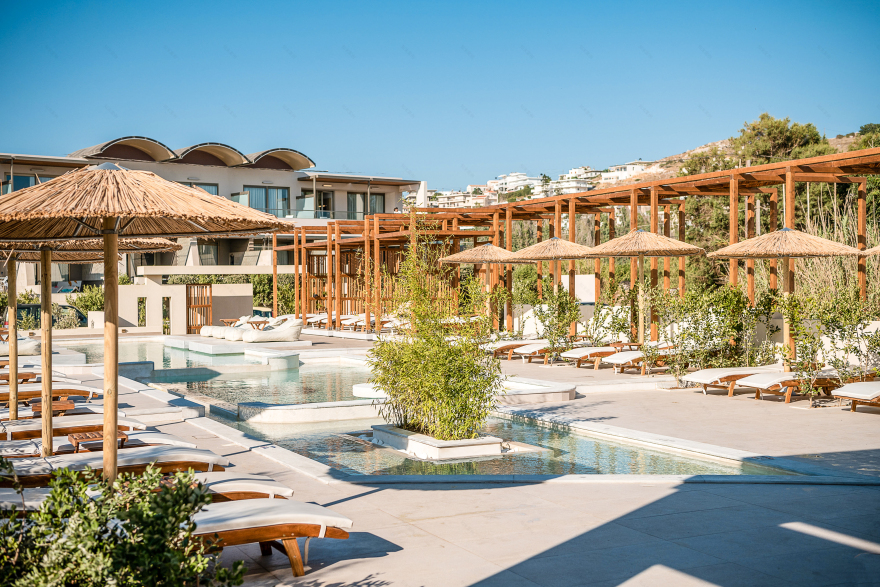 Avra Imperial Hotel 海滩酒吧餐厅设计丨希腊干尼亚丨Dimiourgiki ltd-13