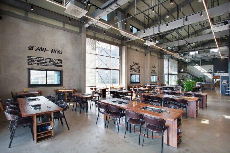 首尔 140 平工厂改造三层肉餐厅设计-4