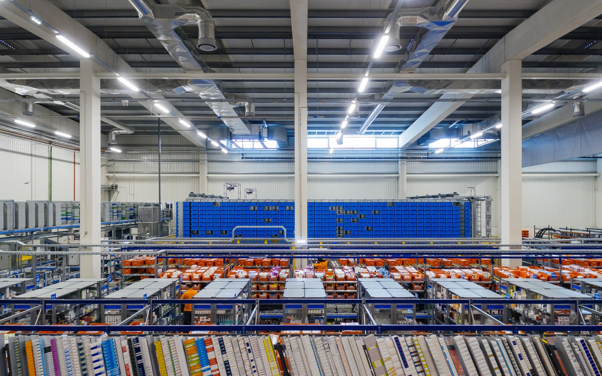 葡萄牙 Plural 药店总部物流中心,古今交融的办公建筑-34