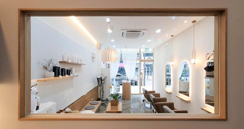 简约美容院 10 坪空间设计，明亮照明点睛之笔-13