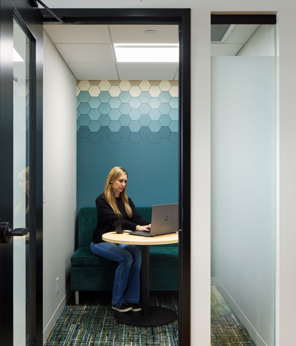 温馨如家的办公室设计 · Beehive 战略传播办公室丨美国丨Studio BV-21