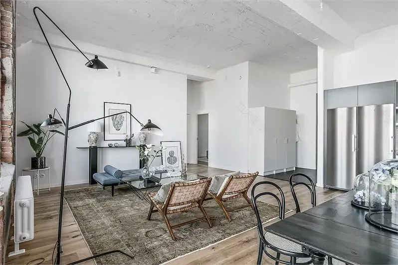 "瑞典旧工厂改造的现代复古 loft"-7