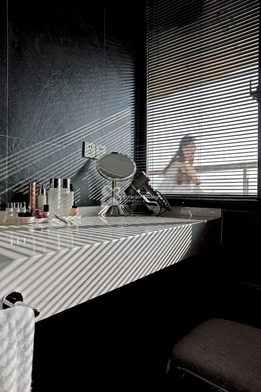 黑白极简,打造 330㎡顶层复式梦空间-88