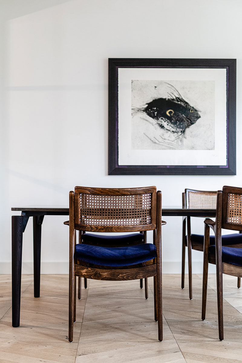 西班牙帕尔马时尚公寓 | 现代空间与艺术收藏的完美融合-6