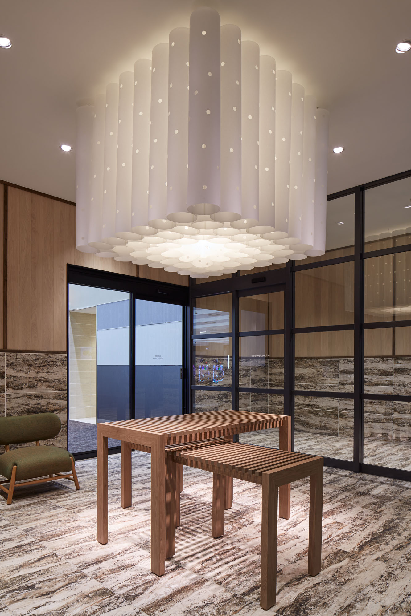 岩田太基 1333 号南美购物中心,田野中的现代标志-10