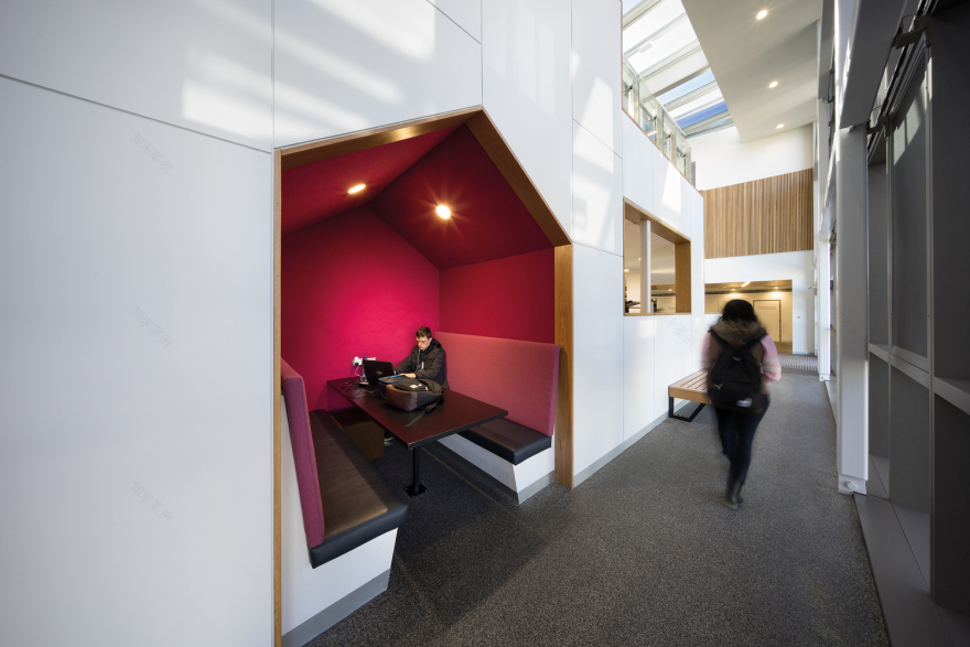 Deakin University Burwood Student Plaza ThomsonAdsett-21