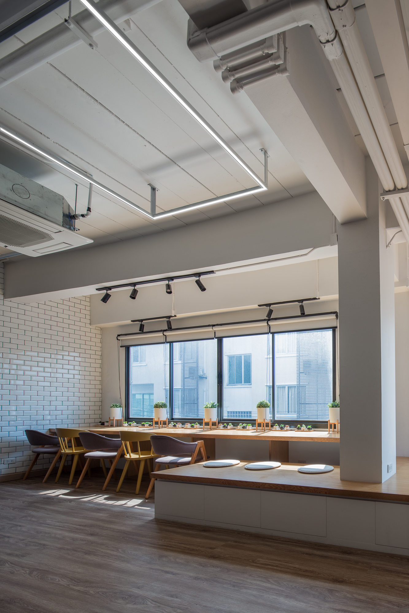 水美办公室（注：MIZUMI可能是特定名称，若有更合适的音译或意译需结合具体背景，这里暂按常见音译处理） 丨泰国曼谷丨Paveen Rojchanavisart-17