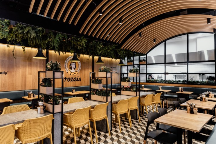 墨尔本 Rozzis 餐厅绿植环绕的现代花砖空间-2