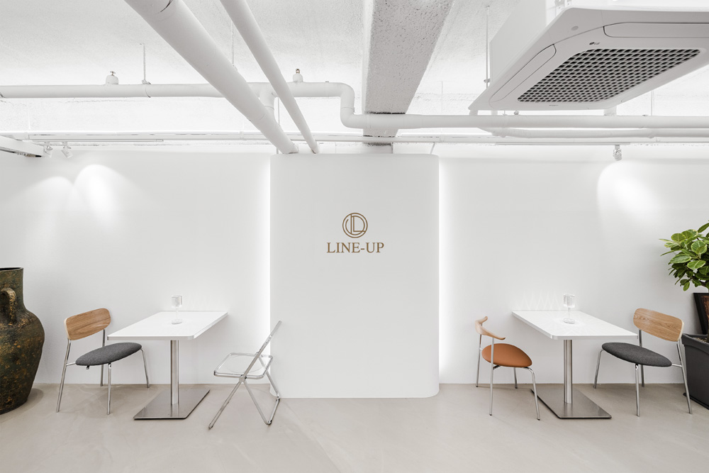 简约白色调的 Lineup Cafe-14