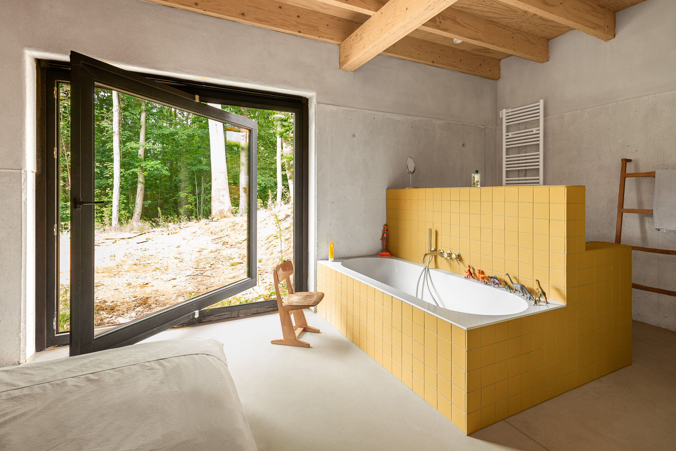 内部风险投资公司（注：House VC常见的一种理解是指企业内部设立的风险投资部门或公司，专门对企业内部有潜力的项目或业务进行投资，这里的翻译结合此常见语境给出，但需根据具体上下文进一步确定其精准含义） -23